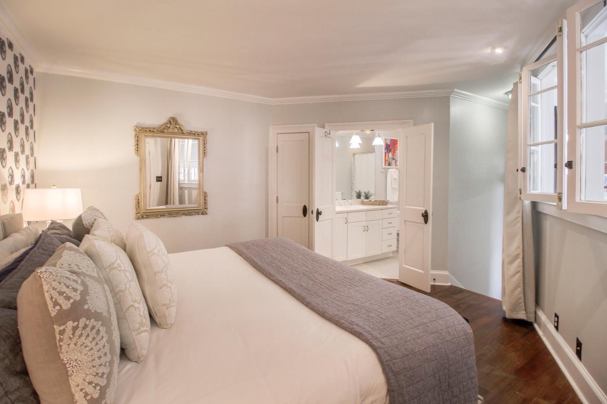 Walk To It All In Downtown, Double King Beds 薩凡納 外观 照片